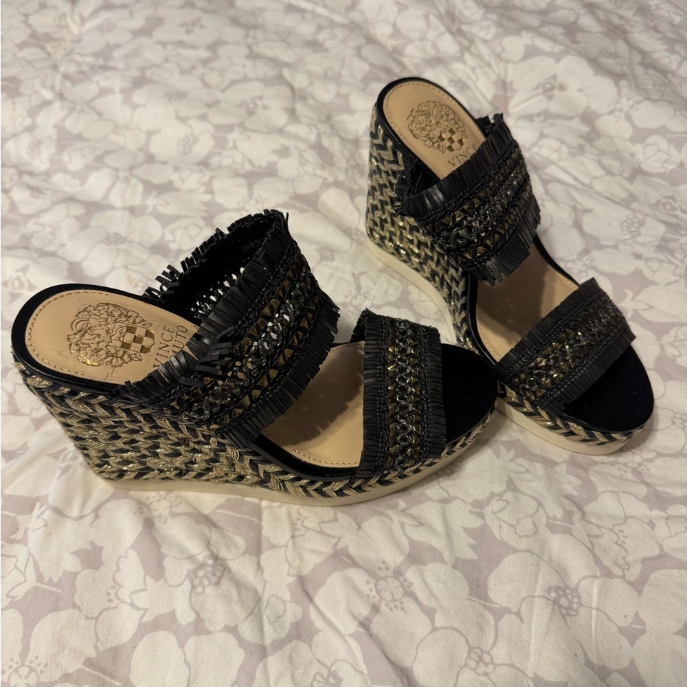 New Vince Camino size 6 black/gold/cream wedge